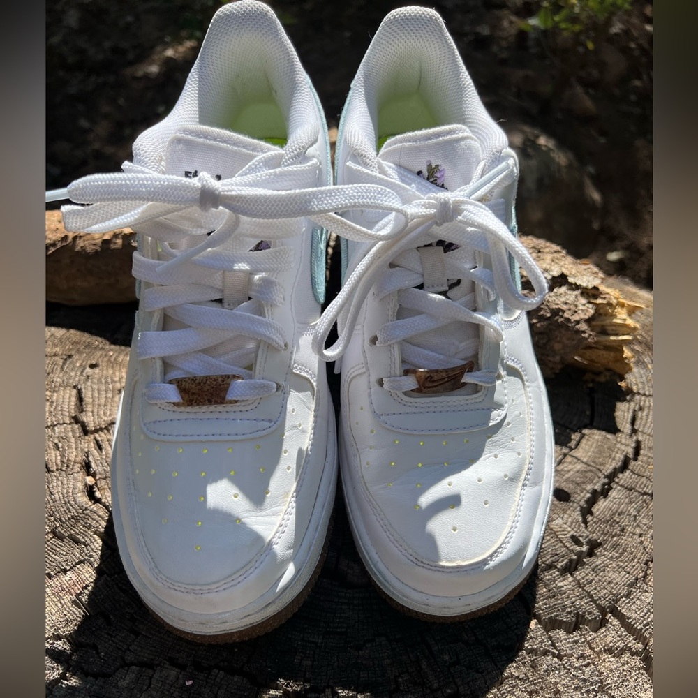 Nike Air Force 1 Shoes LV8 DA3094-100 Size 7Y (Youth) / 8.5 Women’s White Indigo